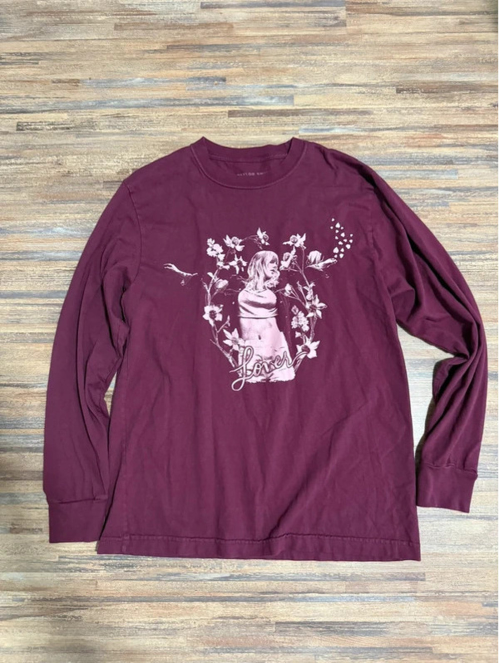 Taylor swift long sleeve size medium